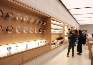 Thi công nội thất showroom